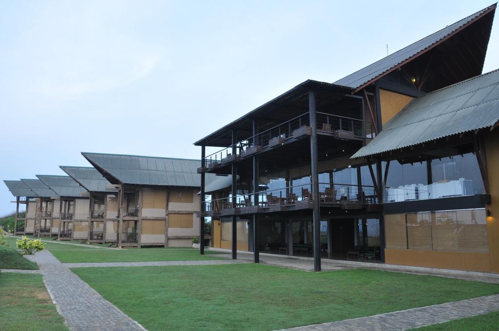 Laya Safari Resorts & Spa Yala Esterno foto